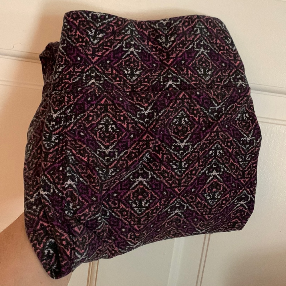 Lularoe TC leggings with pink and purple detail